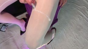 Jerking off and cum on pantyhose