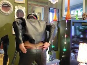 KennieJai jerks off in leather