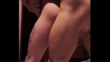 Despues de la despedida de solteros con amigos el novio de la fiesta me folla pensando que soy su novia