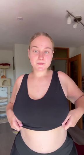 Amateur with big tits shows off her round ass