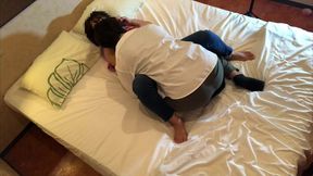 【浮気現場】彼氏から電話がかかってきてるのにも関わらず他の男とsexに励む彼女。