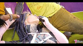 Anuskatzz's tight ass gets the hardcore treatment it deserves on the couch