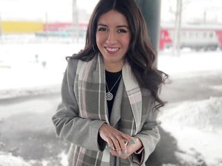 Предложил девушке с вокзала пройти кастинг прямо в публичном поезде