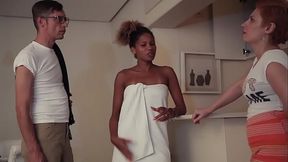 Bombom tamb&eacute_m conhecida como Giovana Frazao, e uma buceta com sorvete