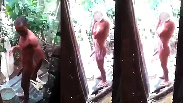 Pedreiro pirocudo tomando banho se exibindo pra mim