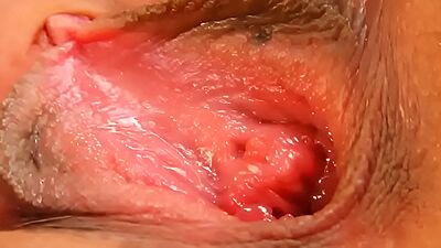 Solo girl Klaudia masturbating at SapphiX
