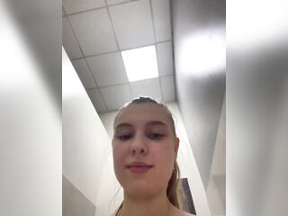 Jucielussie drowns in filthy public climax chaos