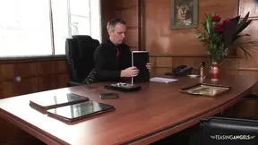 Ebony secretary gets a raise after fucking with her white boss