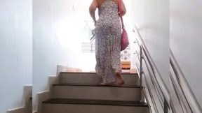 blond MILF vrouw naakt en eet kut na het lopen