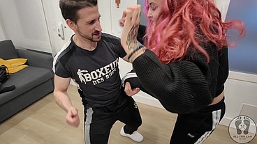 4K I CAUGHT A GIRL BURGLAR TRY TO ESCAPE FIGHTING WITH KICKS