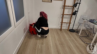 4K I CAUGHT A GIRL BURGLAR TRY TO ESCAPE FIGHTING WITH KICKS