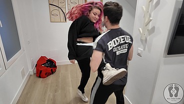 4K I CAUGHT A GIRL BURGLAR TRY TO ESCAPE FIGHTING WITH KICKS
