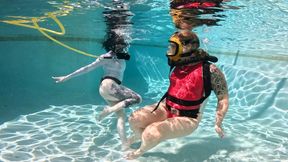 Aquaphilias- Kelli Curtis Harley Jayde- Full Face Mask Training in the pool