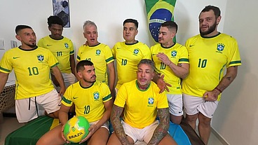 YURI GAÚCHO - GANGBANG COM JOGADORES DOTADOS FODENDO NO VESTIÁRIO DA COPA - SURUCOPA
