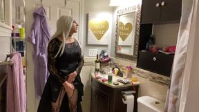 Emo Crossdresser Puts on Buttplug and Jerks Off