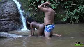 pescador fode negra novinha em troca de balde de peixe - bruna black - sandro lima