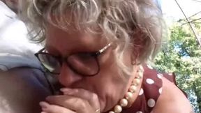 la voisine est venue me sucer