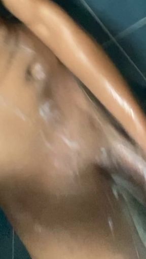 I'm looking for a girl to create rich and quality content
