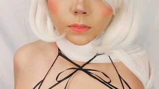 Nier: Automatas 2B-cosplayare engagerar sig i intim scen