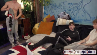 フェラチオ, 3P, 生ハメ, ファック, グループセックス, モンスターコック – デカチン素人の若いティーンゲイ売春婦がアナルファック