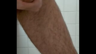 Een likpartij ontaardt in een brute anale penetratie met een dildo voor homoseksuele hoeren.