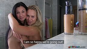 Luring Lovebird At Shower Video
