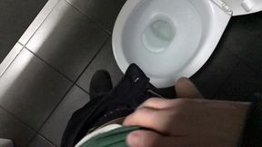 risky! jerking off in a public toilet (23cm) / teen boy / cute boy / hidden