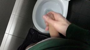 risky! jerking off in a public toilet (23cm) / teen boy / cute boy / hidden