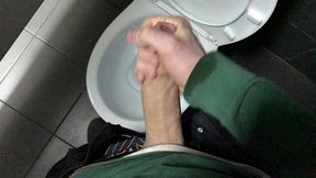 risky! jerking off in a public toilet (23cm) / teen boy / cute boy / hidden