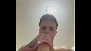 Depois de treinar, nada melhor que gozar  (SOLO / DOTADO)