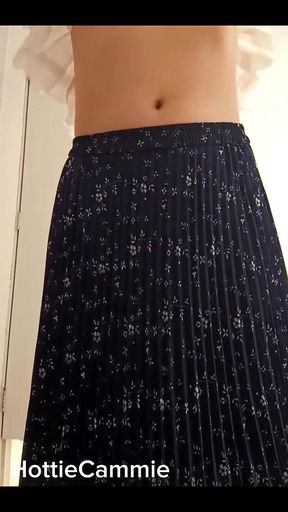 Sexy Nalgona Masturbates in a Clothing Store