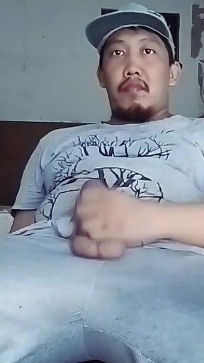 Chubby Barako Daddy Gets off in the Stockroom