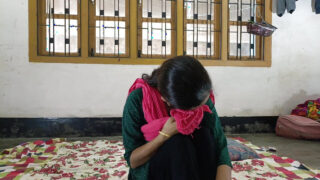 Una chica caliente de 18 años disfruta de una intensa penetración anal