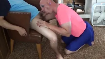 Crossdresser Michael Karacson Gives Amateur Blowjob to Daddy