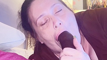 Hot thick midget suck and slurping on a bbc
