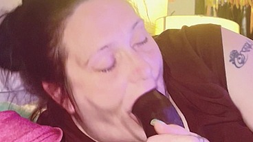 Hot thick midget suck and slurping on a bbc