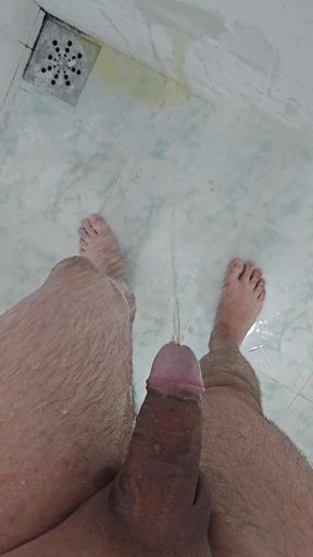 FETISH - BOY PEE IN THE SHOWER