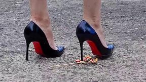 Louboutin pumps sweets crush, high heels sweet crushing, girl crushed sweets, Louboutin crush food