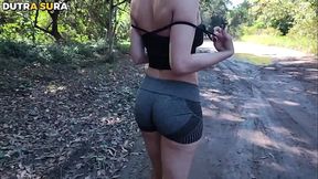 Padrasto pega enteada no mato e tira a virgindade do cuzinho dela