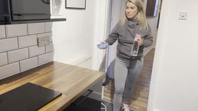 Sweaty feet worship before dinner