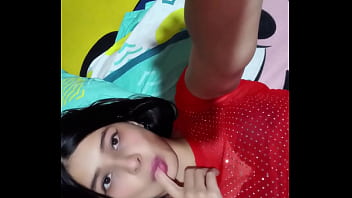 Mi madrastra no tiene sexo desde hace tiempo y se masturba( CASERO REAL)