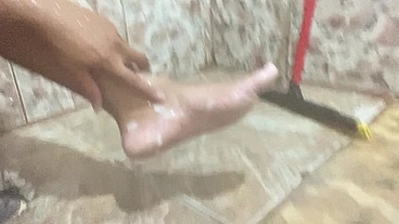 Gozei no meus pés, gozada quentinha