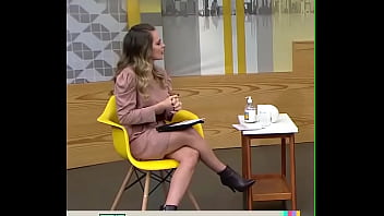 Regiane Tapias - Revista da Manha - Bem Sexy de Saia (05.05.21) (Parte 02)