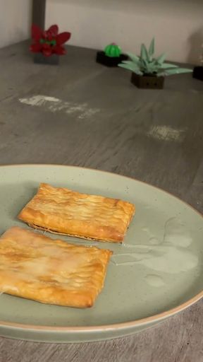 Bodybuilder Soaks His Breakfast With 6 of His Own Loads   Clip 1