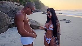 Pamela Makeup Morena Gostosa Estava Perdida Na Praia De Nud