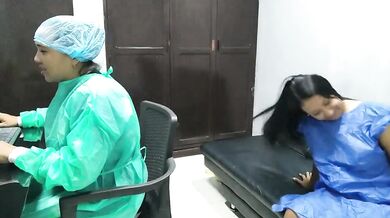 The gynecologist makes my pussy cum with her magic hands