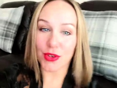 Blonde milf from Minneapolis solo with beads