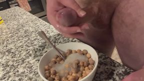Hung Bodybuilder Unloads Multiple Cumshots Into Cereal