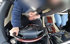 A frustrated married woman makes me ejaculate with a handjob while driving