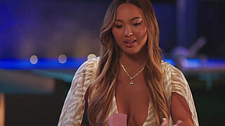 Reverse-cowgirl And Shaved Cunt VIXEN Debut For Stunning Babe